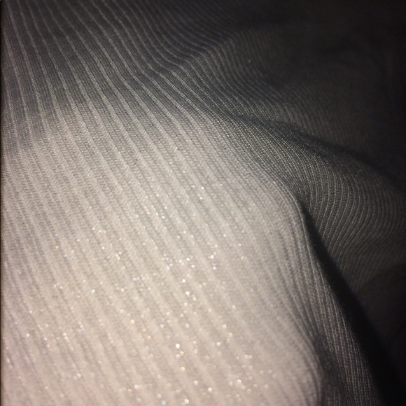 White cold shoulder top - Picture 4 of 4